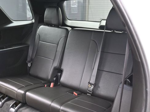 Used 2023 Chevrolet Traverse LT image 37
