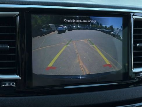 Used 2024 Chrysler Pacifica Touring-L FWD image 26