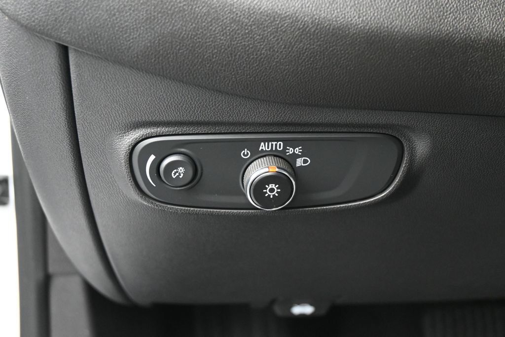 Used 2024 Chevrolet Equinox LT FWD image 16