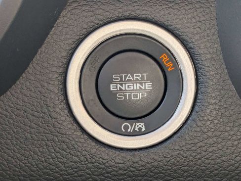 Used 2025 RAM 1500 Laramie AWD/4WD image 33
