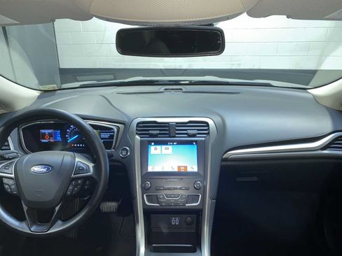 Used 2019 Ford Fusion SE FWD image 10