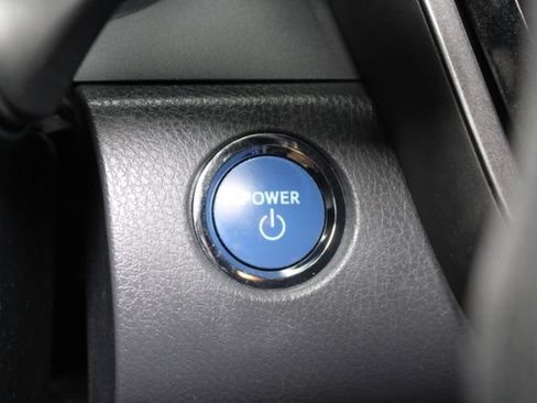 Used 2018 Toyota Camry LE FWD image 14