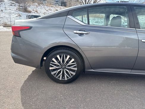 Used 2024 Nissan Altima 2.5 SV FWD image 30
