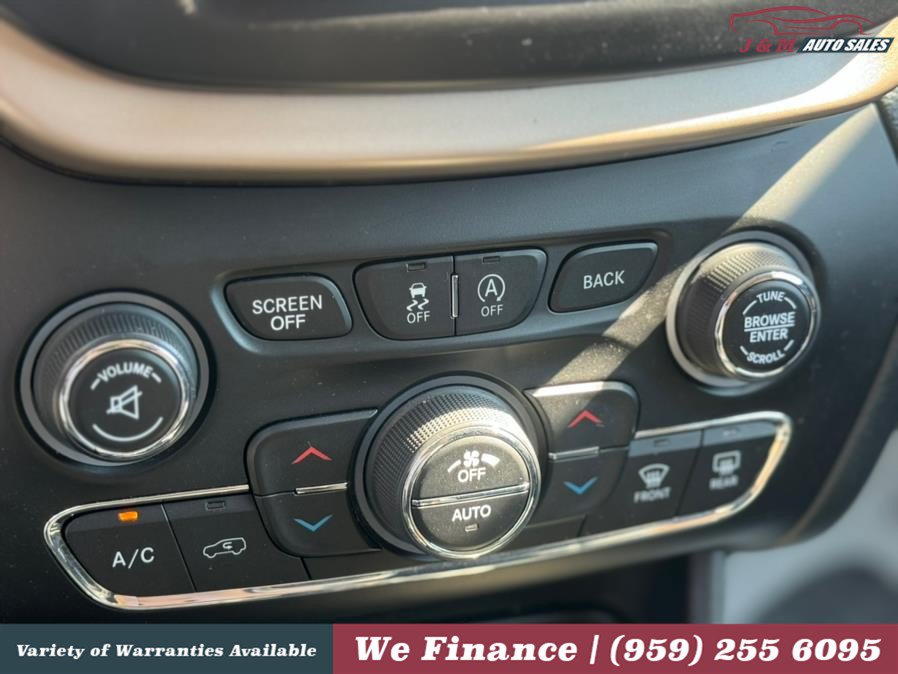 Used 2018 Jeep Cherokee Limited w/ High Altitude Package AWD/4WD image 17
