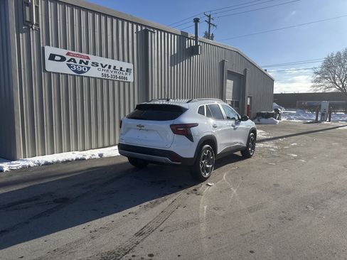 New 2026 Chevrolet Trax LT w/ LT Convenience Package FWD image 3