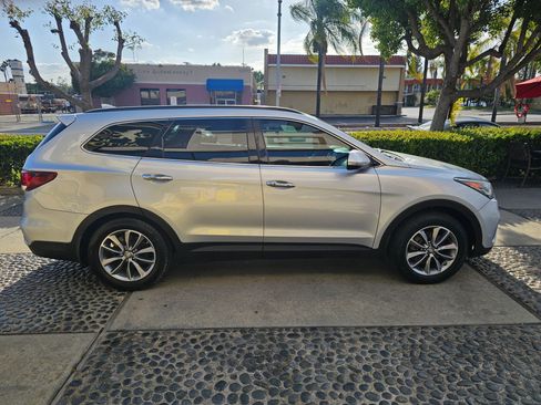Used 2017 Hyundai Santa Fe SE w/ SE Premium Package 02 FWD image 4