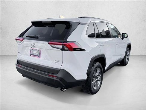 Used 2025 Toyota RAV4 XLE image 5