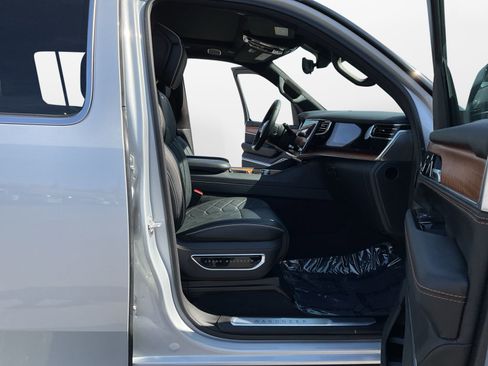 Used 2025 Jeep Grand Wagoneer L Series III image 15