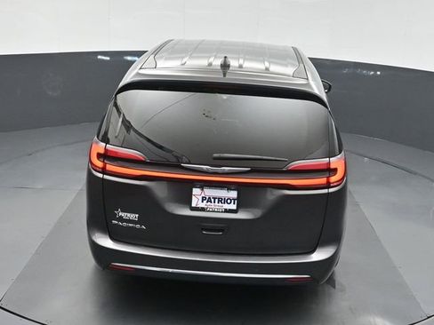 Used 2023 Chrysler Pacifica Touring-L FWD image 35