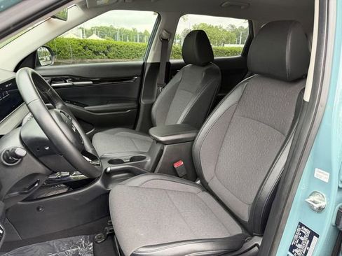 Certified 2025 Kia Seltos S FWD image 11