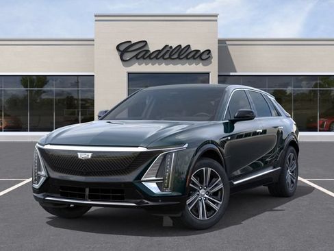 Used 2026 Cadillac Lyriq Luxury w/ LPO, Floor Liner Package AWD/4WD image 6