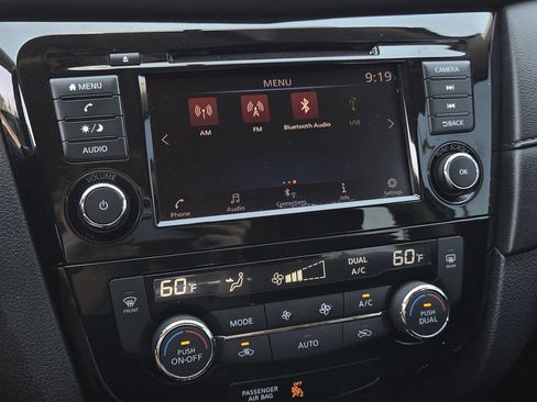 Used 2018 Nissan Rogue SV AWD/4WD image 12