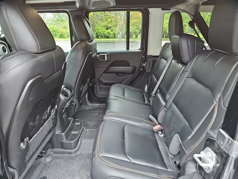 Used 2024 Jeep Wrangler Unlimited Sahara w/ Technology Group AWD/4WD image 17
