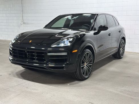 Certified 2023 Porsche Cayenne Turbo AWD/4WD image 1