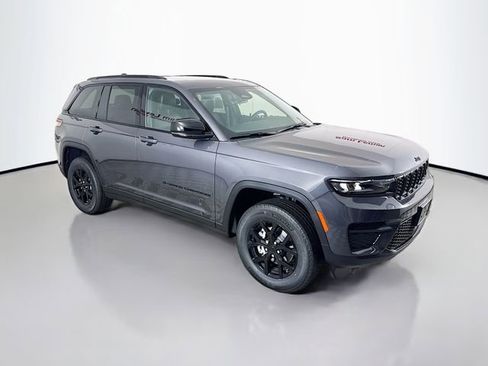 New 2025 Jeep Grand Cherokee Altitude w/ Trailer Tow Package AWD/4WD image 1