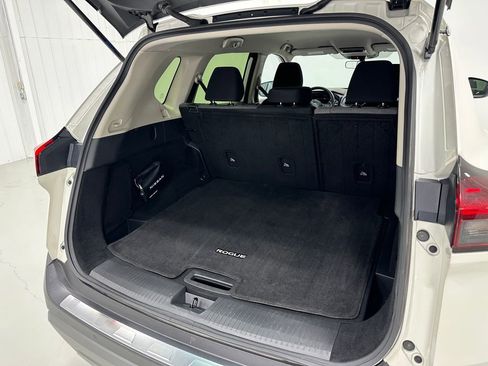Used 2023 Nissan Rogue SV image 16
