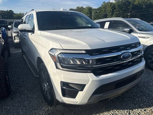 Used 2023 Ford Expedition Max Limited AWD/4WD image 2