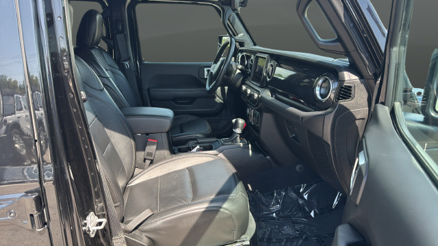 Used 2023 Jeep Wrangler Unlimited Sahara AWD/4WD image 25