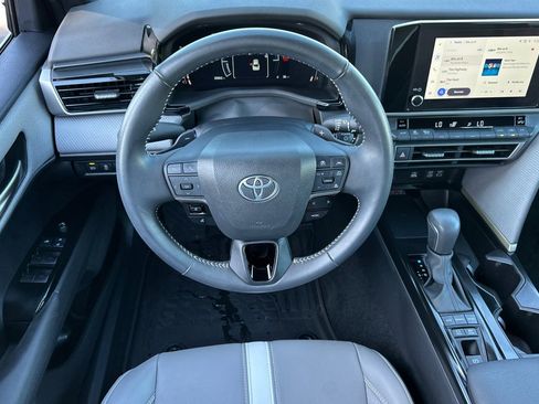Used 2025 Toyota Camry SE w/ Convenience Package FWD image 11