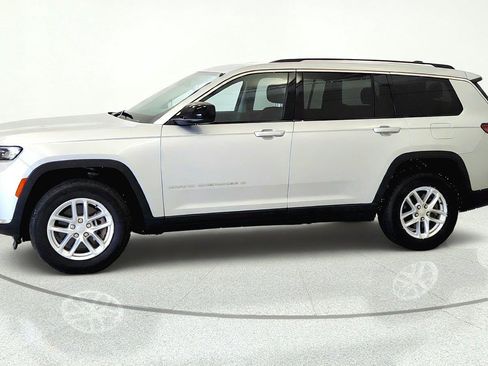 Used 2023 Jeep Grand Cherokee L Laredo w/ Luxury Tech Group I AWD/4WD image 3