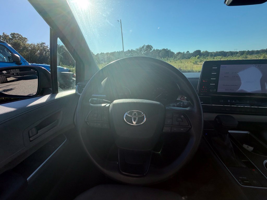 Used 2023 Toyota Sienna LE FWD image 19