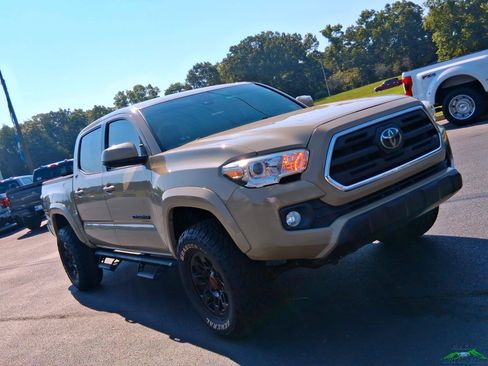 Used 2019 Toyota Tacoma SR5 RWD image 26