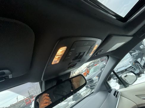 Used 2022 Toyota Sienna XLE image 17