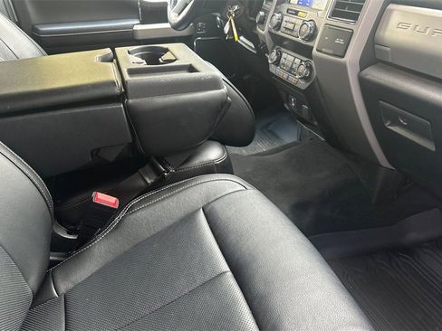 Used 2020 Ford F350 Lariat w/ Chrome Package image 16