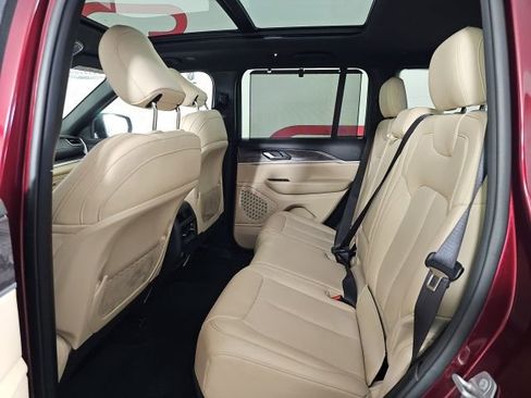 Certified 2024 Jeep Grand Cherokee Limited w/ Luxury Tech Group II image 17