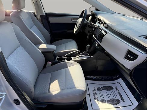 Used 2015 Toyota Corolla LE image 14