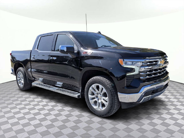 Used 2023 Chevrolet Silverado 1500 LTZ AWD/4WD image 2