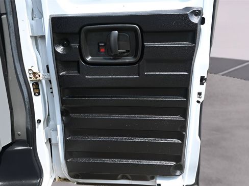 Used 2017 Chevrolet Express 3500 RWD image 14