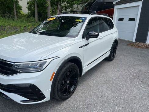 Used 2024 Volkswagen Tiguan SE R-Line AWD/4WD image 2