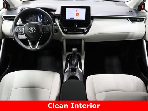 Certified 2025 Toyota Corolla Cross LE image 29
