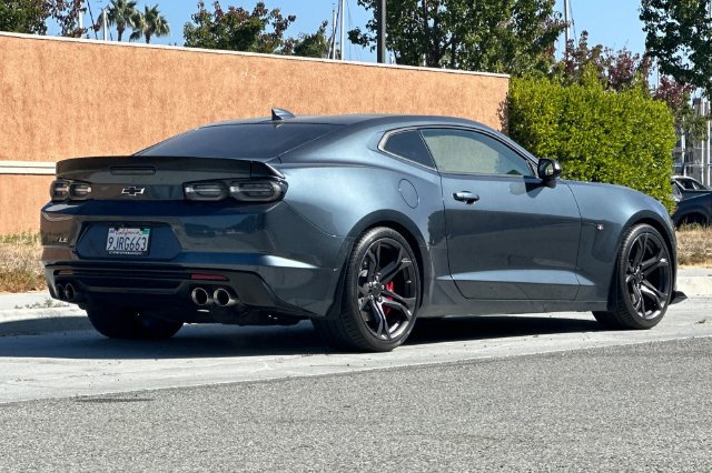 Used 2019 Chevrolet Camaro SS RWD image 4