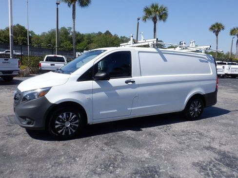 Used 2023 Mercedes-Benz Metris image 2