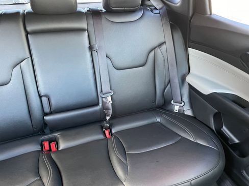 Used 2025 Jeep Compass Limited image 37