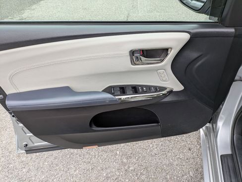 Used 2015 Toyota Avalon XLE Touring image 6