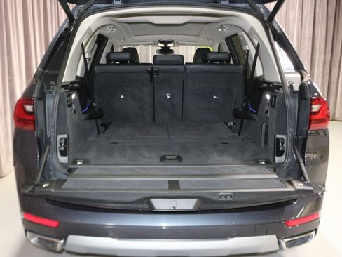 Used 2022 BMW X7 xDrive40i w/ Parking Assistance Package image 12