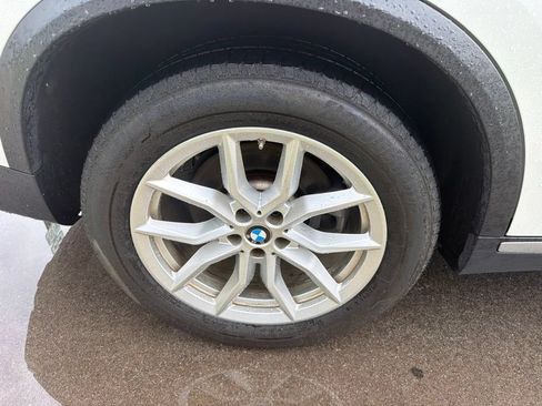 Used 2022 BMW X5 xDrive40i w/ Premium Package AWD/4WD image 7