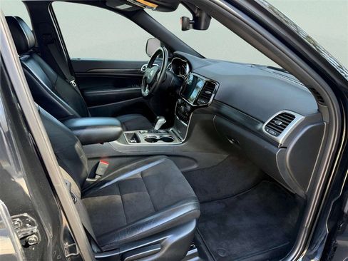 Used 2019 Jeep Grand Cherokee Altitude AWD/4WD image 8