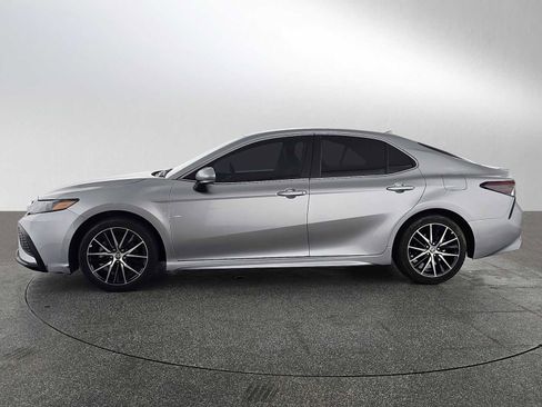 Used 2024 Toyota Camry SE image 2