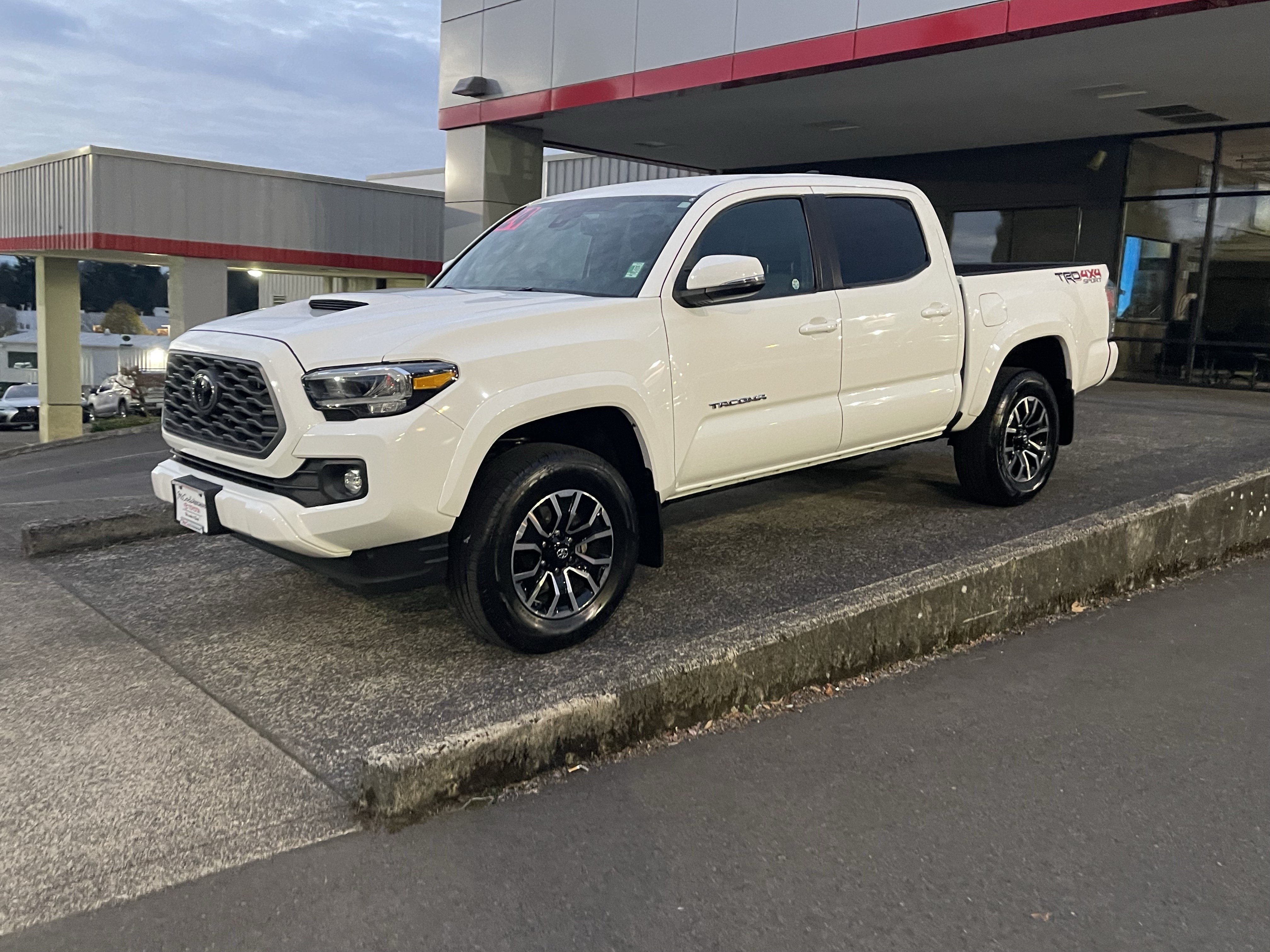 Certified 2020 Toyota Tacoma TRD Sport w/ Technology Package AWD/4WD image 4