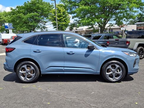 Used 2023 Ford Escape ST-Line w/ Tech Pack #1 AWD/4WD image 7