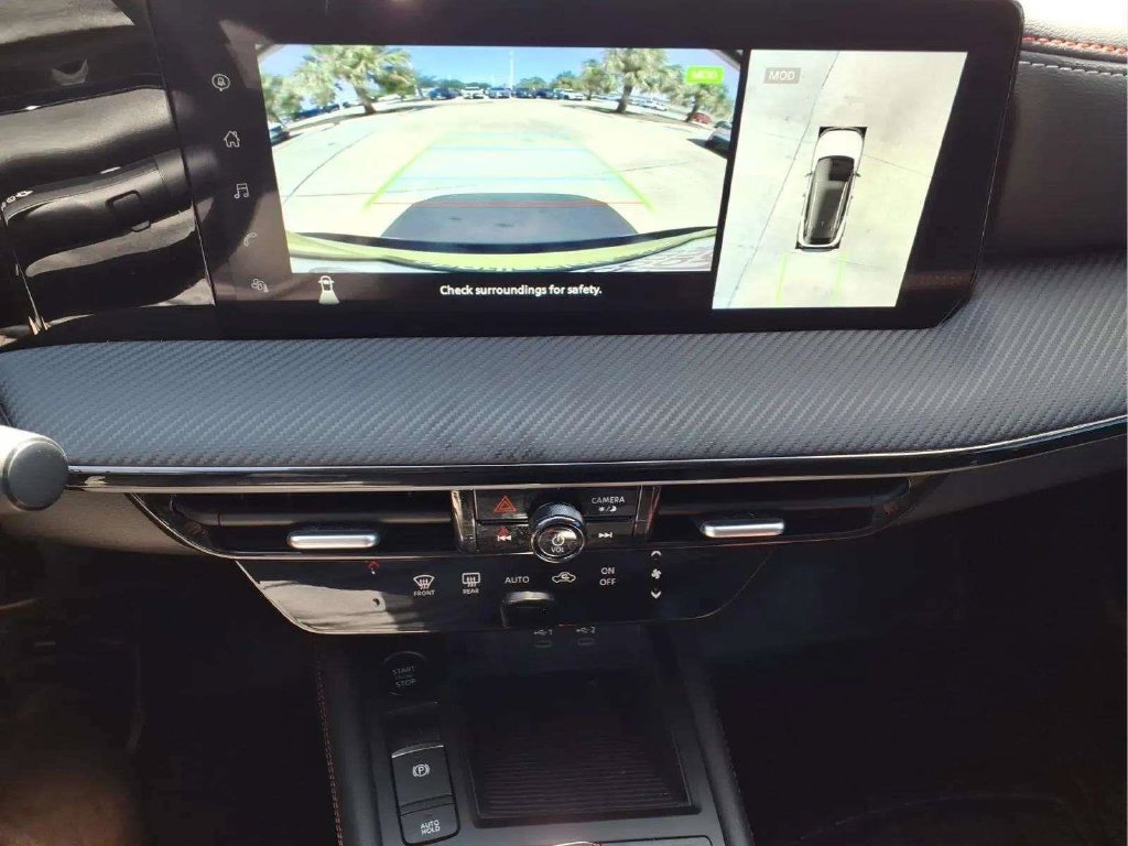 Certified 2025 Nissan Kicks SR FWD image 15