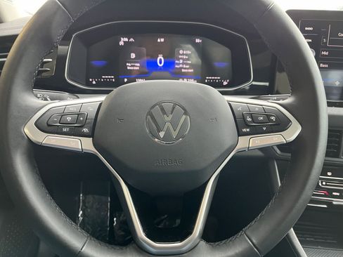 Used 2025 Volkswagen Jetta SE image 28