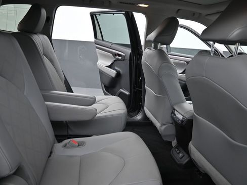 Used 2021 Toyota Highlander Platinum AWD/4WD image 22