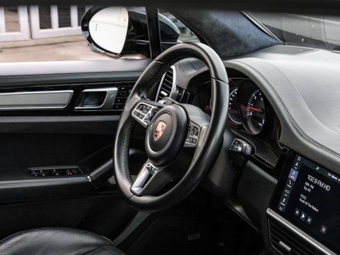 Used 2019 Porsche Cayenne Turbo image 13