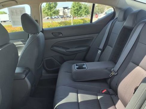 Used 2025 Nissan Altima 2.5 SV image 17