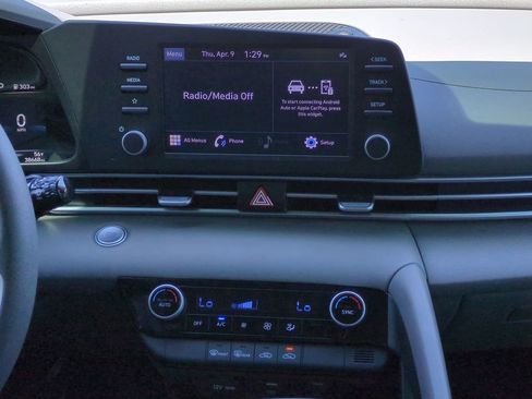 Used 2023 Hyundai Elantra SEL w/ Cargo Package image 18